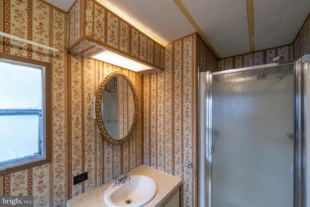 9 OAK DR, Spring City, PA 19475