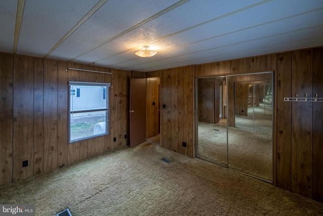 9 OAK DR, Spring City, PA 19475