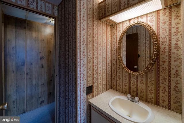 9 OAK DR, Spring City, PA 19475