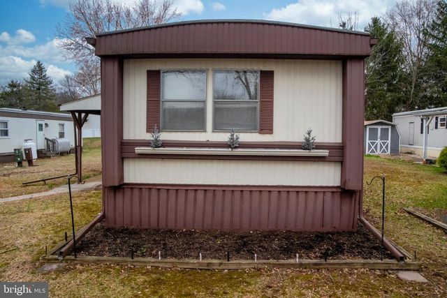 9 OAK DR, Spring City, PA 19475