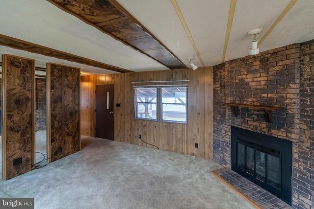 9 OAK DR, Spring City, PA 19475