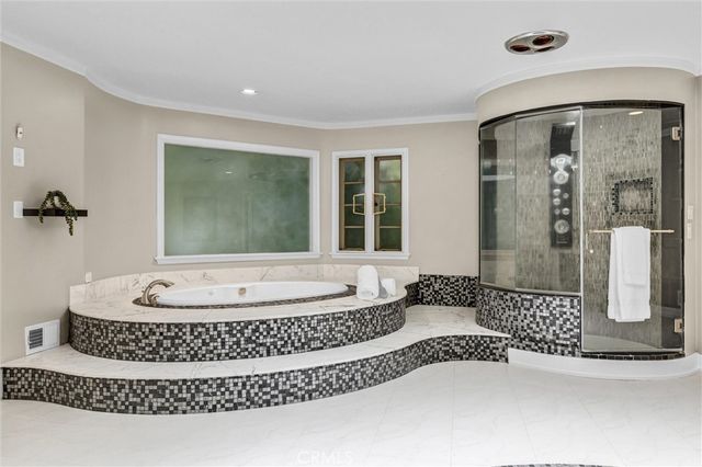 81 Royal Saint George Road, Newport Beach, CA 92660