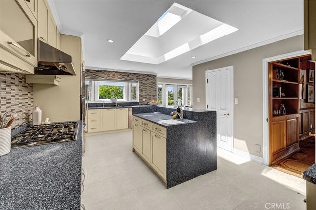 81 Royal Saint George Road, Newport Beach, CA 92660