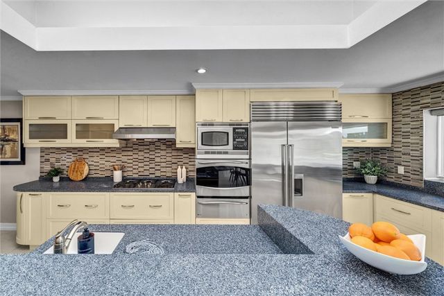 81 Royal Saint George Road, Newport Beach, CA 92660