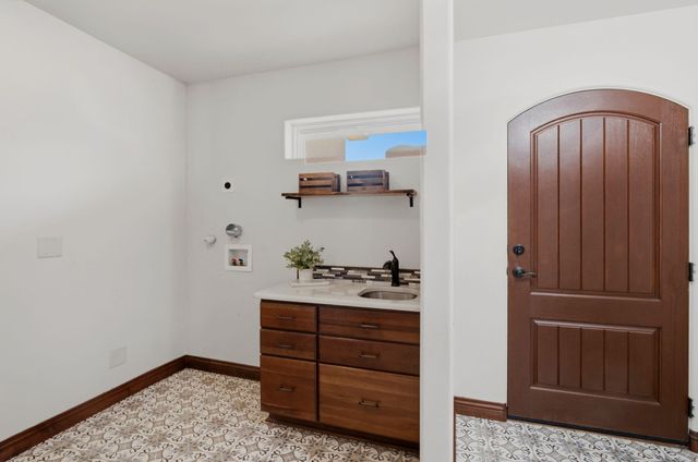 20 Canon Del Agua, Placitas, NM 87043