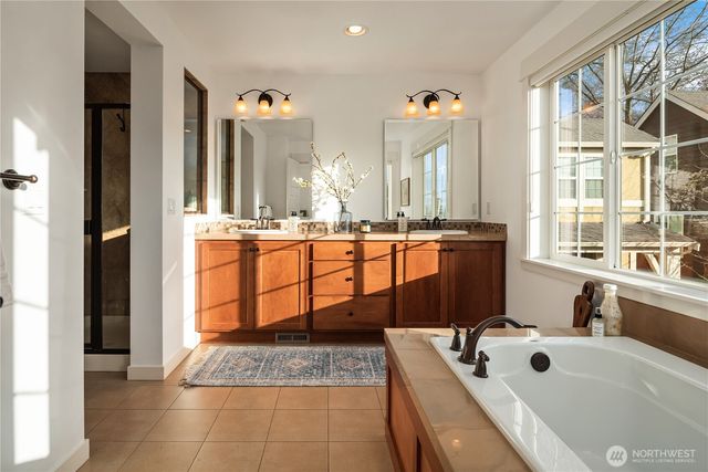 327 4th Avenue S, Kirkland, WA 98033