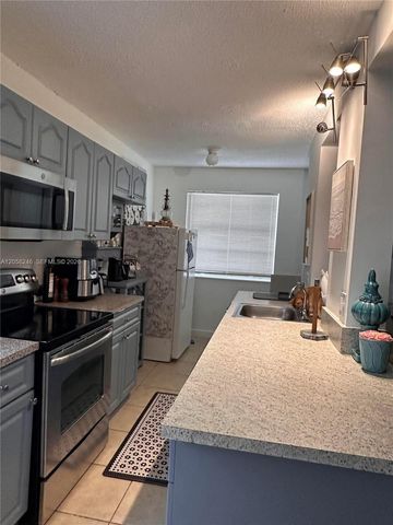 1100 NE 1st Court 103, Hallandale Beach, FL 33009