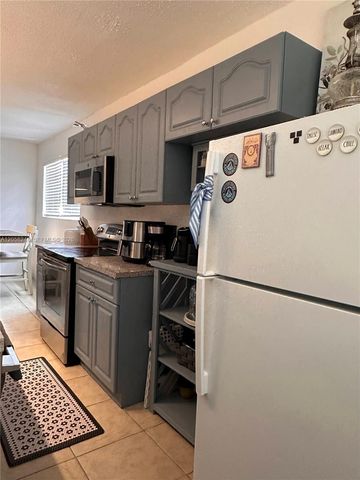 1100 NE 1st Court 103, Hallandale Beach, FL 33009