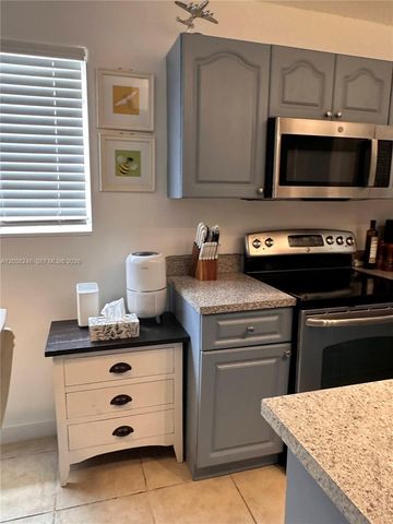 1100 NE 1st Court 103, Hallandale Beach, FL 33009