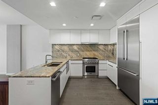 320 Adolphus Avenue 404, Cliffside Park, NJ 07010