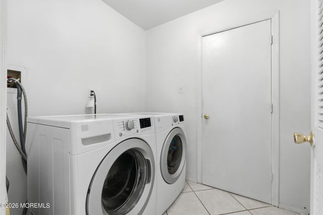 5 Dan Court, Old Bridge, NJ 08857
