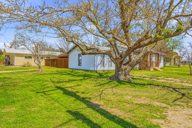 600 E Third Street, Hico, TX 76457