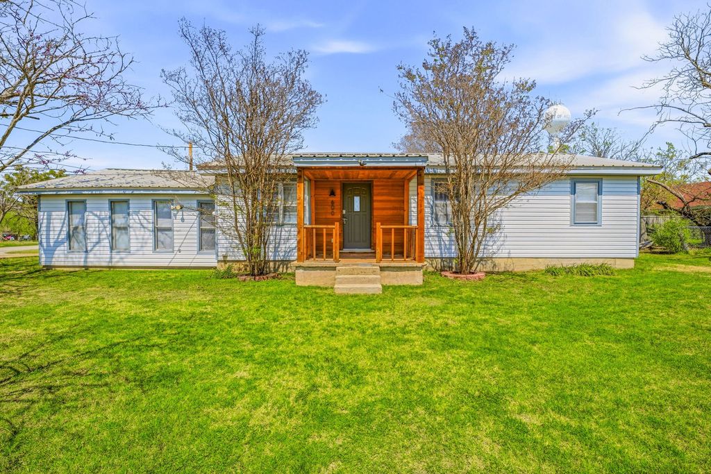 600 E Third Street, Hico, TX 76457