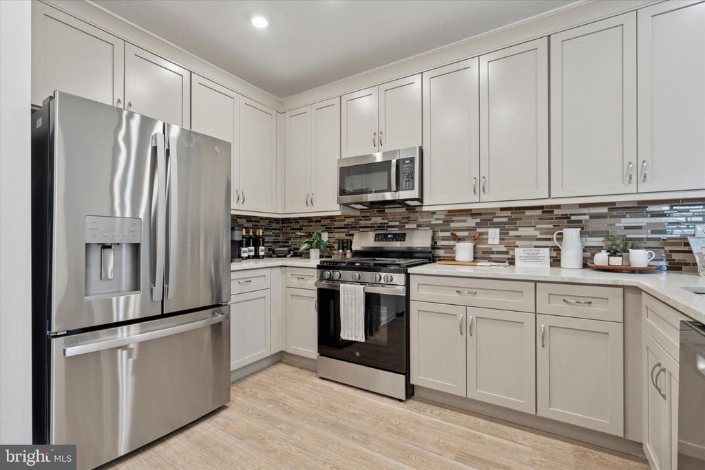 16334 RIVER CT, BRISTOL, PA 19007 — photo 2