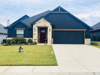 929 Tesslynn Avenue, Godley, TX 76044
