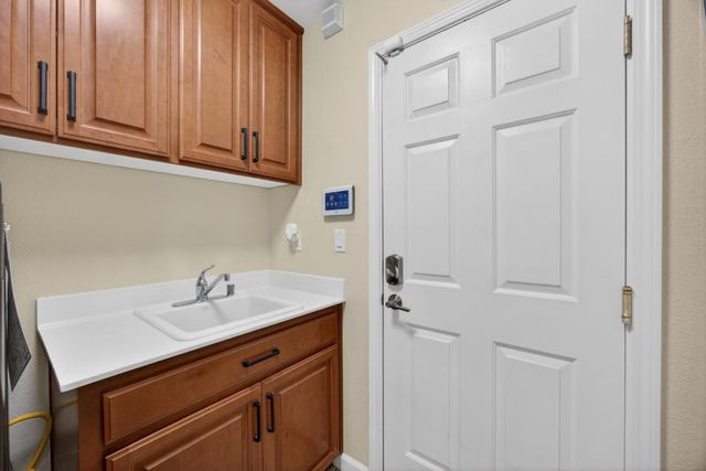 3670 Topaz Rd, West Sacramento, CA 95691