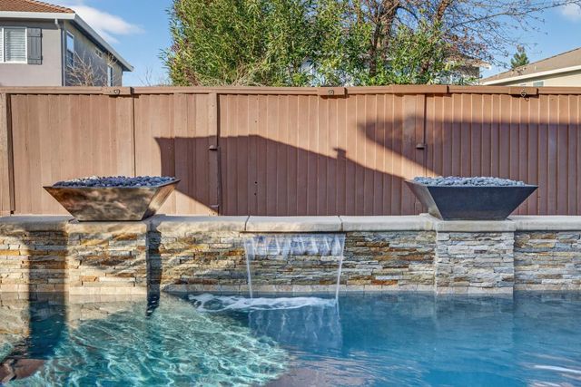 3670 Topaz Rd, West Sacramento, CA 95691