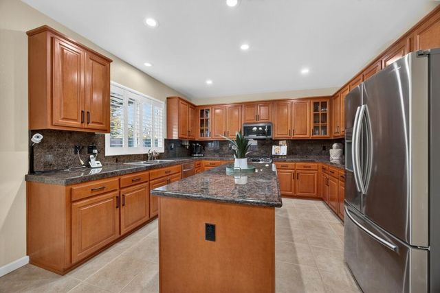 3670 Topaz Rd, West Sacramento, CA 95691