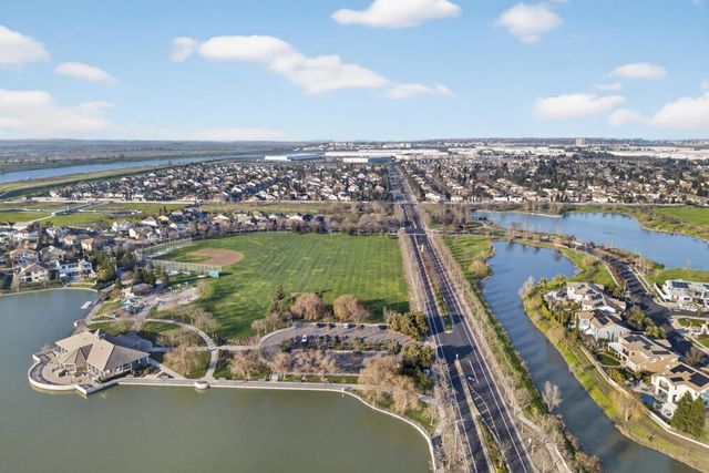 3670 Topaz Rd, West Sacramento, CA 95691