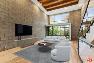 6615 Melrose Avenue 3, Los Angeles, CA 90038