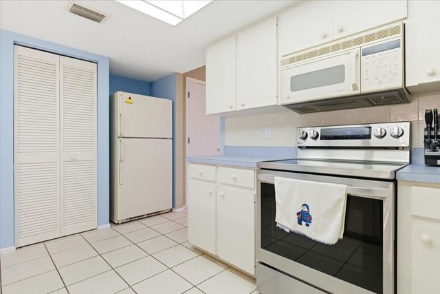 771 VIVIENDA SOUTH COURT 9, Venice, FL 34293