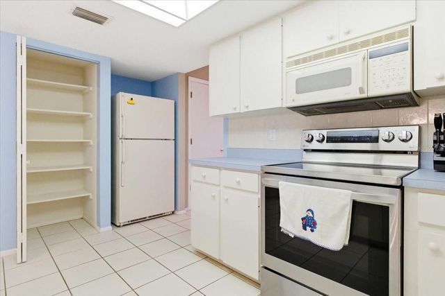 771 VIVIENDA SOUTH COURT 9, Venice, FL 34293