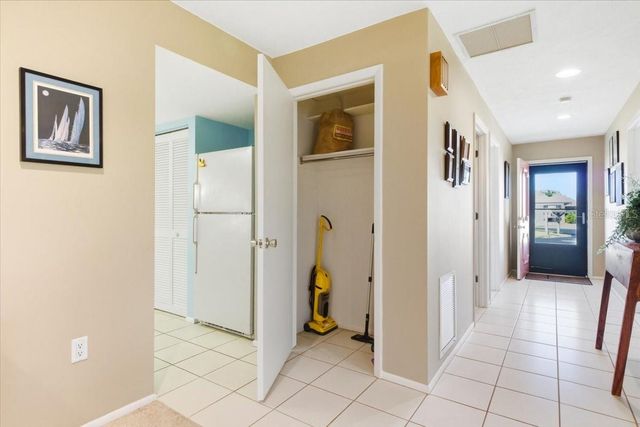 771 VIVIENDA SOUTH COURT 9, Venice, FL 34293