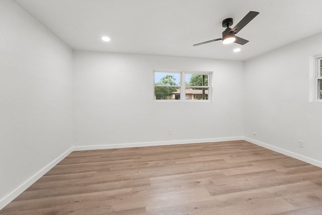 861 Woodcrest Drive, Hurst, TX 76053
