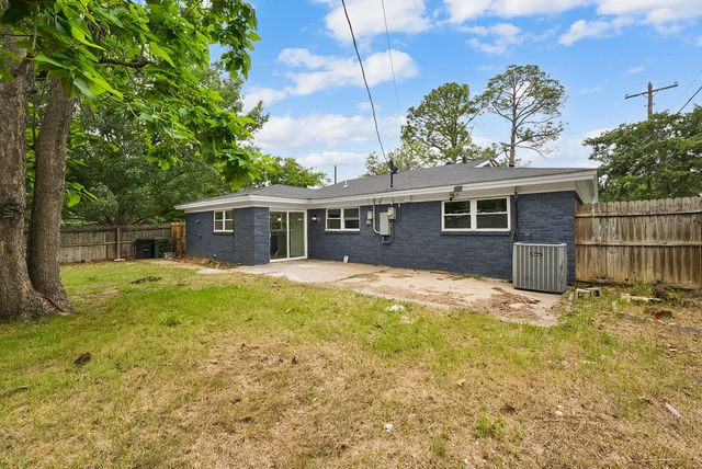 861 Woodcrest Drive, Hurst, TX 76053