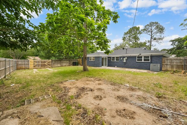861 Woodcrest Drive, Hurst, TX 76053