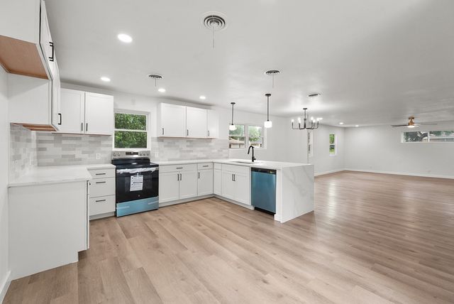 861 Woodcrest Drive, Hurst, TX 76053