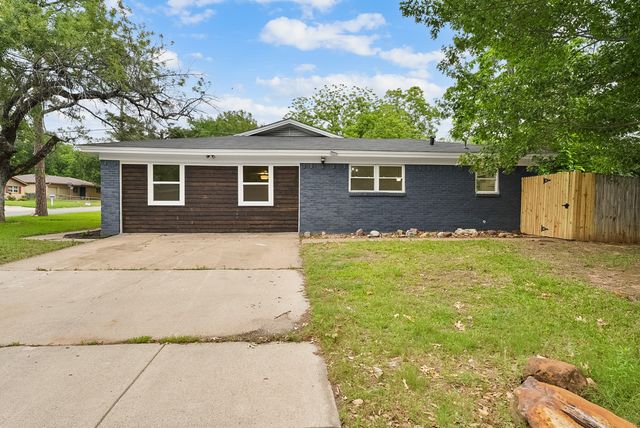 861 Woodcrest Drive, Hurst, TX 76053