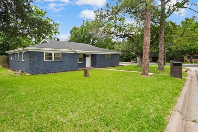 861 Woodcrest Drive, Hurst, TX 76053