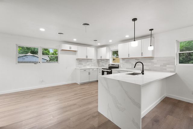 861 Woodcrest Drive, Hurst, TX 76053