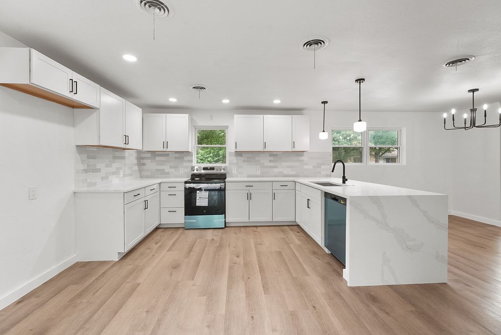 861 Woodcrest Drive, Hurst, TX 76053