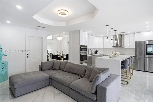 15763 SW 43rd St, Miami, FL 33185