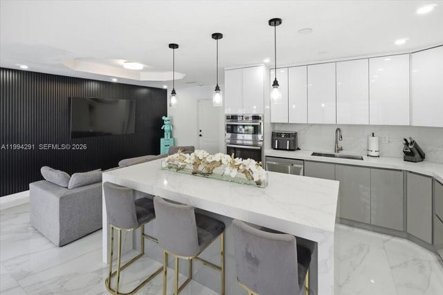 15763 SW 43rd St, Miami, FL 33185