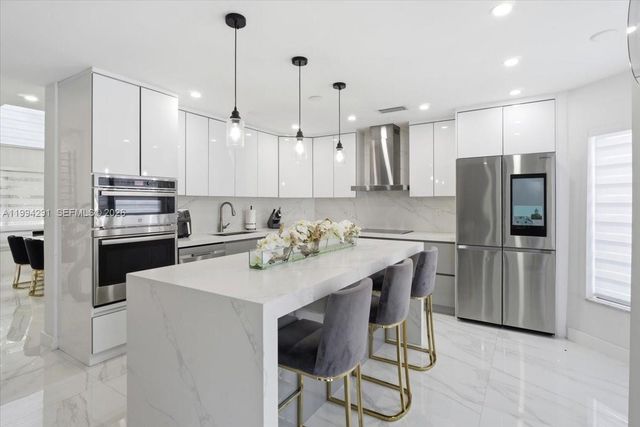 15763 SW 43rd St, Miami, FL 33185