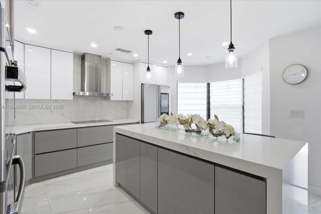 15763 SW 43rd St, Miami, FL 33185