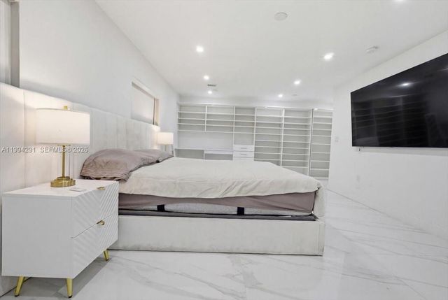 15763 SW 43rd St, Miami, FL 33185