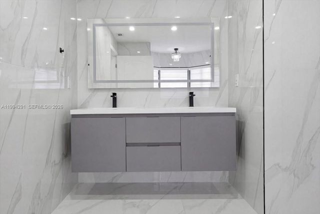 15763 SW 43rd St, Miami, FL 33185