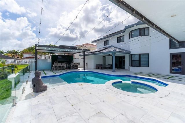 15763 SW 43rd St, Miami, FL 33185