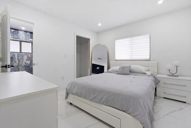 15763 SW 43rd St, Miami, FL 33185