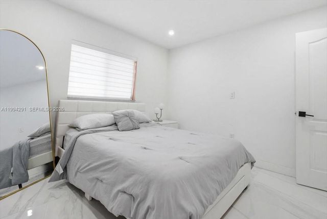 15763 SW 43rd St, Miami, FL 33185