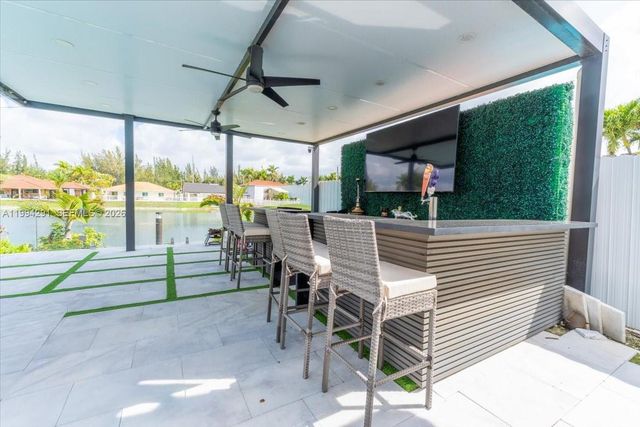 15763 SW 43rd St, Miami, FL 33185