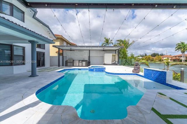 15763 SW 43rd St, Miami, FL 33185