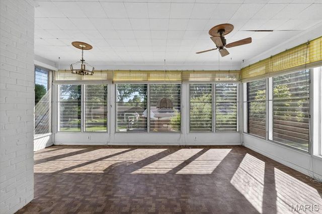 59 Middlesex Drive, St Louis, MO 63144