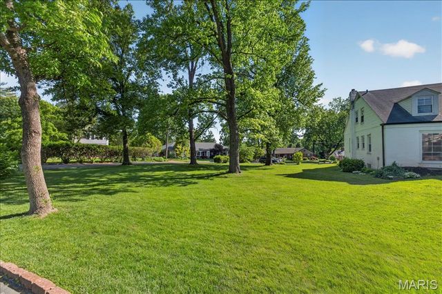 59 Middlesex Drive, St Louis, MO 63144