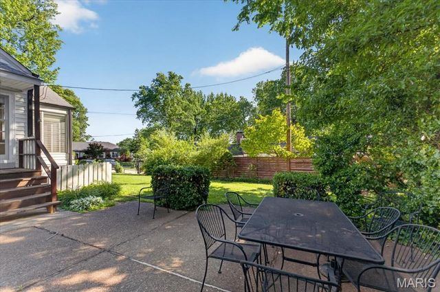 59 Middlesex Drive, St Louis, MO 63144