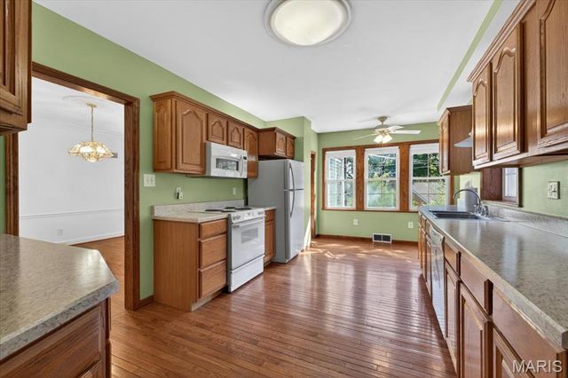 59 Middlesex Drive, St Louis, MO 63144